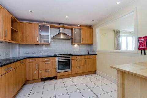 2 bedroom flat to rent, Worple Road, Raynes Park, London, SW20