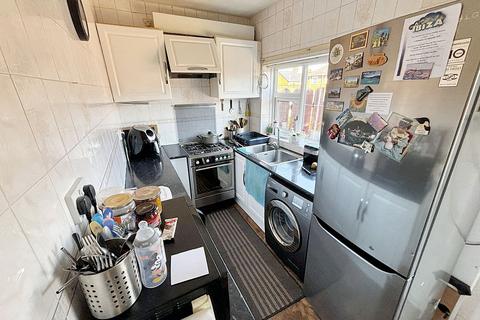 3 bedroom semi-detached house for sale, King George Avenue, Dunston, Gateshead, Tyne and Wear, NE11 9UP