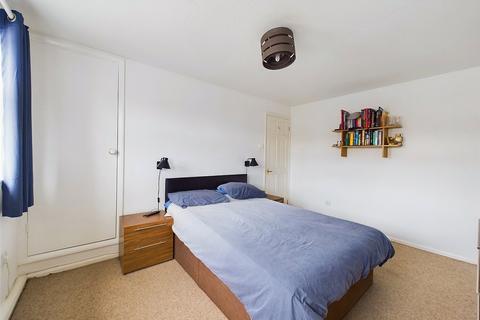 23 Armscroft Gardens, Gloucester, GL2 0RT