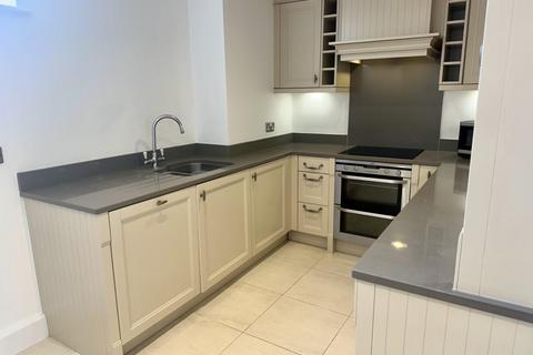 2 bedroom flat to rent, Darley Road, Meads