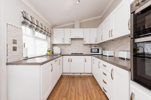 2 bedroom park home for sale, Herne Bay, Kent, CT6