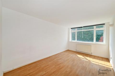 3 bedroom apartment for sale, Johnson Street, Shadwell, London, E1