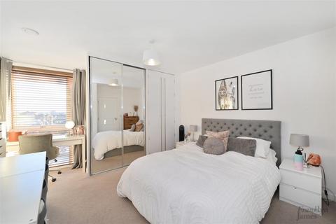 1 bedroom apartment for sale, Rolling Mills Mews, London, E14