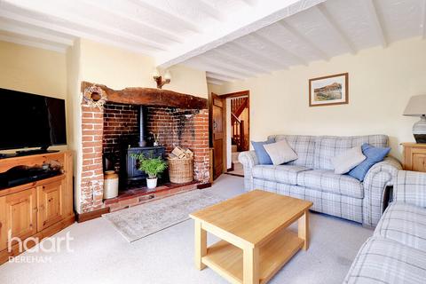 3 bedroom cottage for sale, Dereham Road, Garvestone