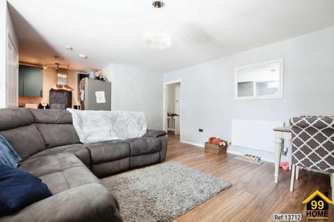 2 bedroom flat for sale, Larkspur Drive, West Sussex, RH15