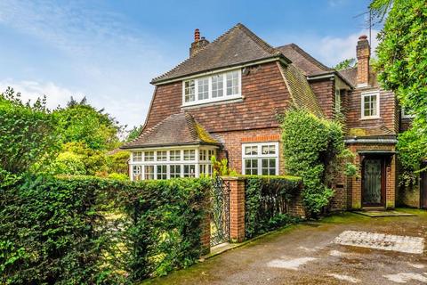 4 bedroom detached house to rent, Knowl Hill, Woking GU22