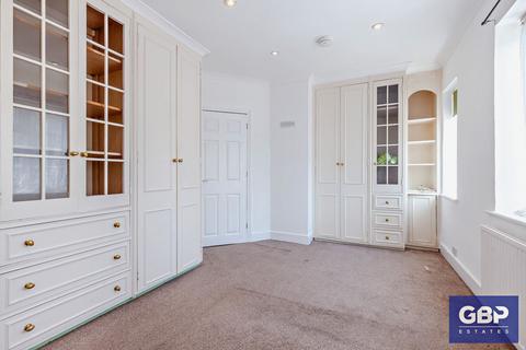 11 Aveley Road, Romford, RM1 4AB