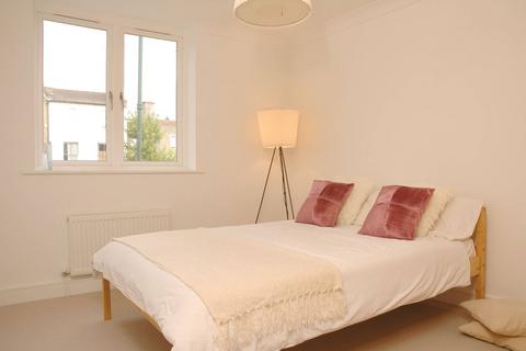 1 bedroom flat for sale, Kingsland Road, Shoreditch, London, E8