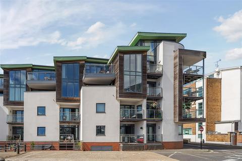 2 bedroom flat for sale, Seagers Court, Old Portsmouth PO1