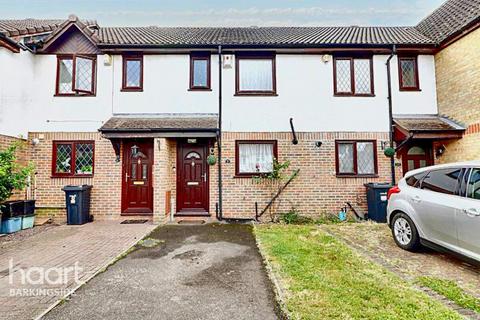 2 bedroom terraced house for sale, Oakhurst Close, Barkingside