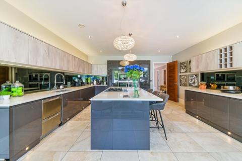 7 bedroom detached house to rent, Forest Lane, Chigwell, Essex, IG7