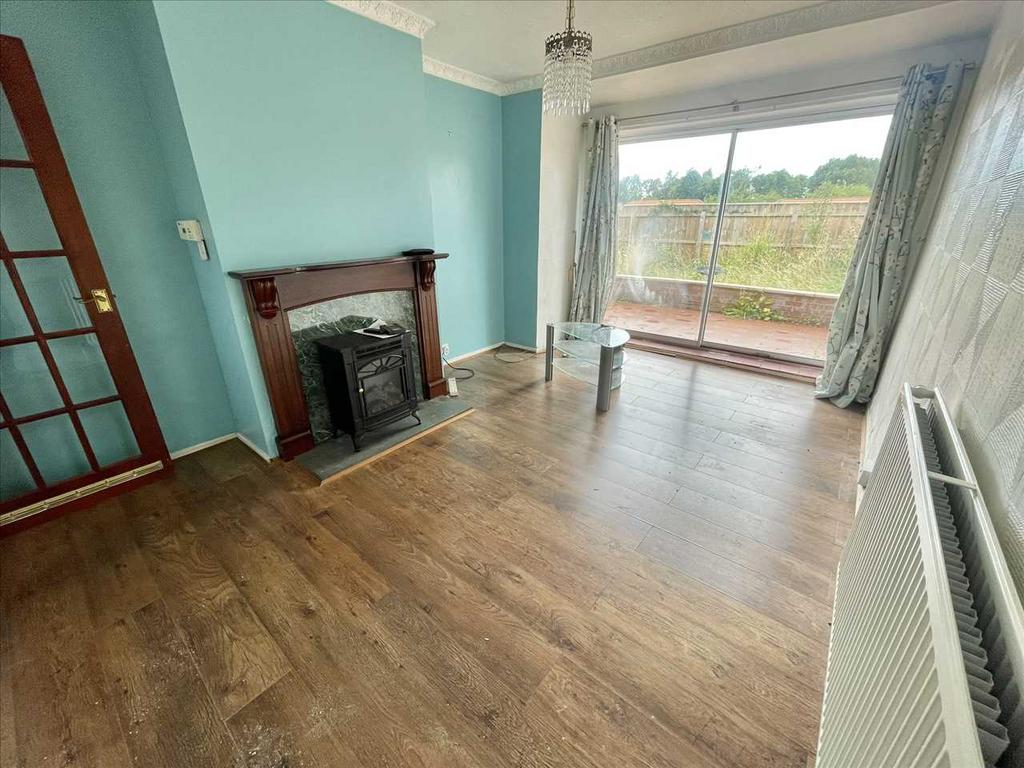 LOUNGE (rear)