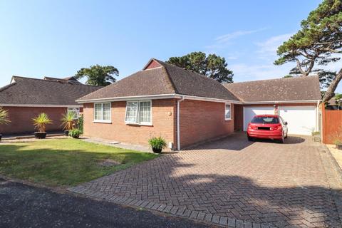 3 bedroom detached bungalow for sale, Goldring Close, Hayling Island