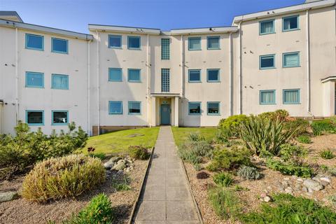 3 bedroom flat to rent, Marine Drive, Rottingdean, Brighton, East Sussex, BN2