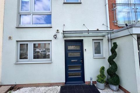 3 bedroom terraced house to rent, Hyde Grove, Dartford