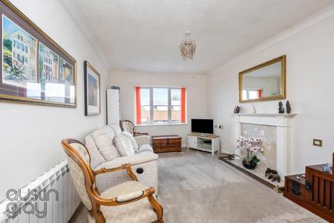 2 bedroom flat for sale, Nizells Avenue, Hove