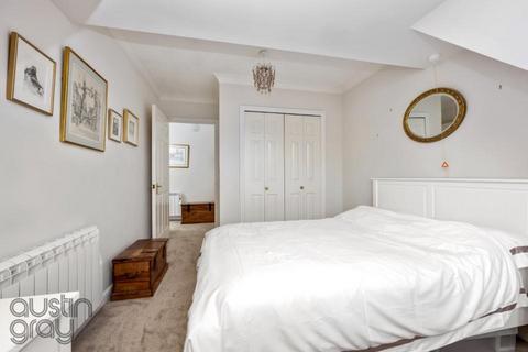 2 bedroom flat for sale, Nizells Avenue, Hove