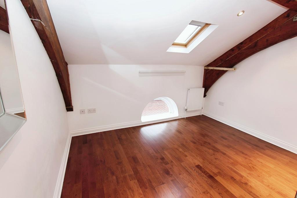 Apartment in Beeston - View 4