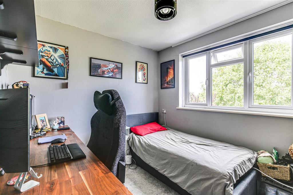 15 Bedroom.jpg