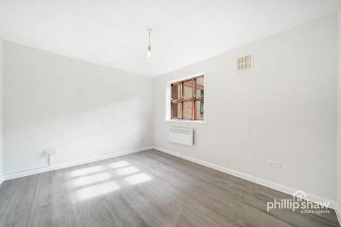 1 bedroom flat for sale, Lodgehill Park Close, Harrow, HA2