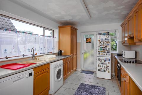 17 Carrs Meadow, Withernsea, HU19 2EL