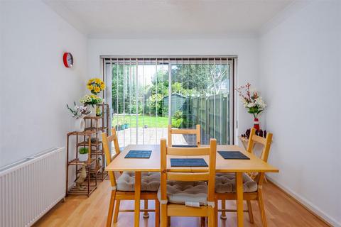 17 Carrs Meadow, Withernsea, HU19 2EL