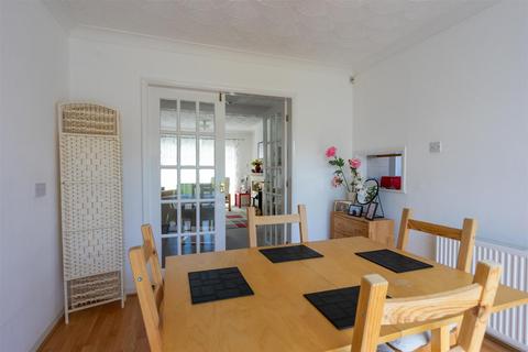 17 Carrs Meadow, Withernsea, HU19 2EL