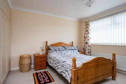 17 Carrs Meadow, Withernsea, HU19 2EL