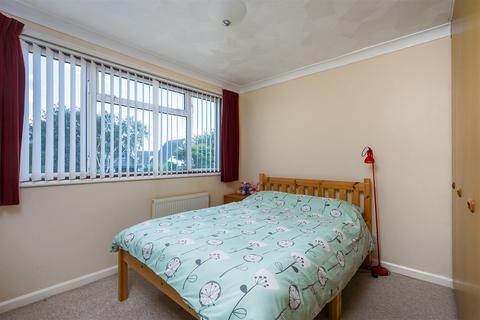 17 Carrs Meadow, Withernsea, HU19 2EL