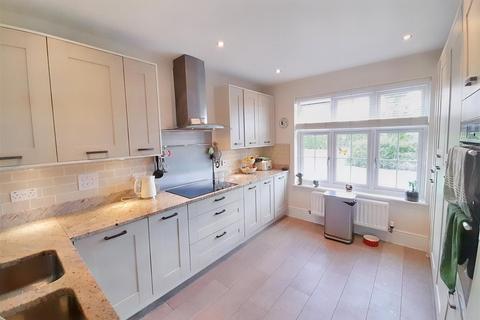 5 bedroom house for sale, Songthrush Lane, Barnham