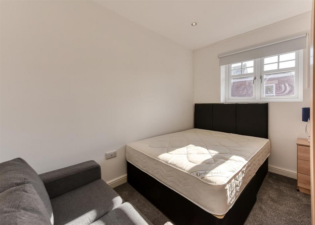 Beacon House, Apartment 11-08.jpg