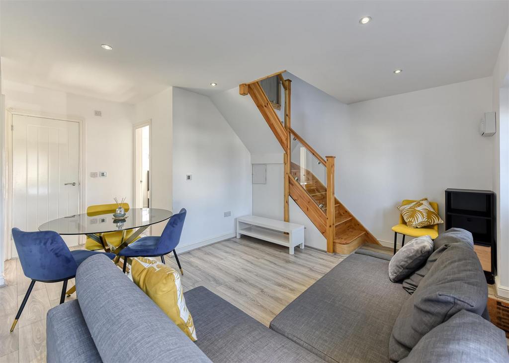 Beacon House, Apartment 11-11.jpg