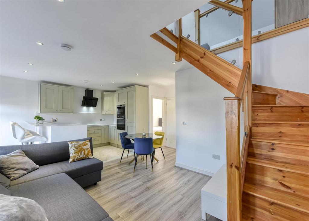 Beacon House, Apartment 11-16.jpg