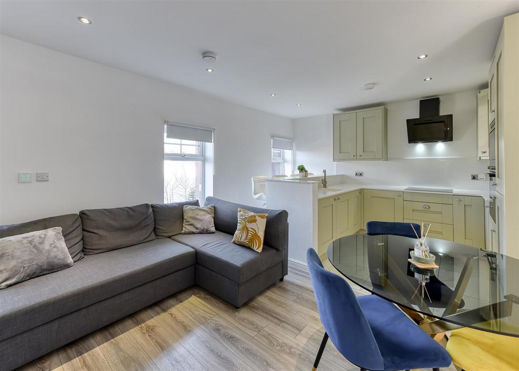 Beacon House, Apartment 11-09.jpg