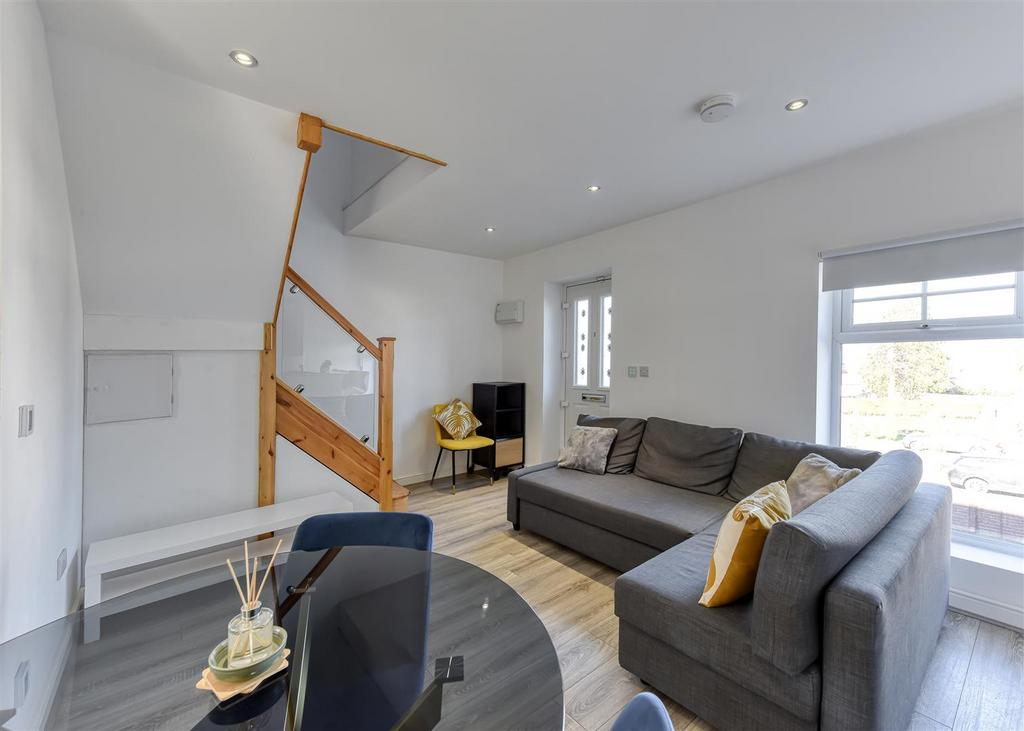 Beacon House, Apartment 11-12.jpg