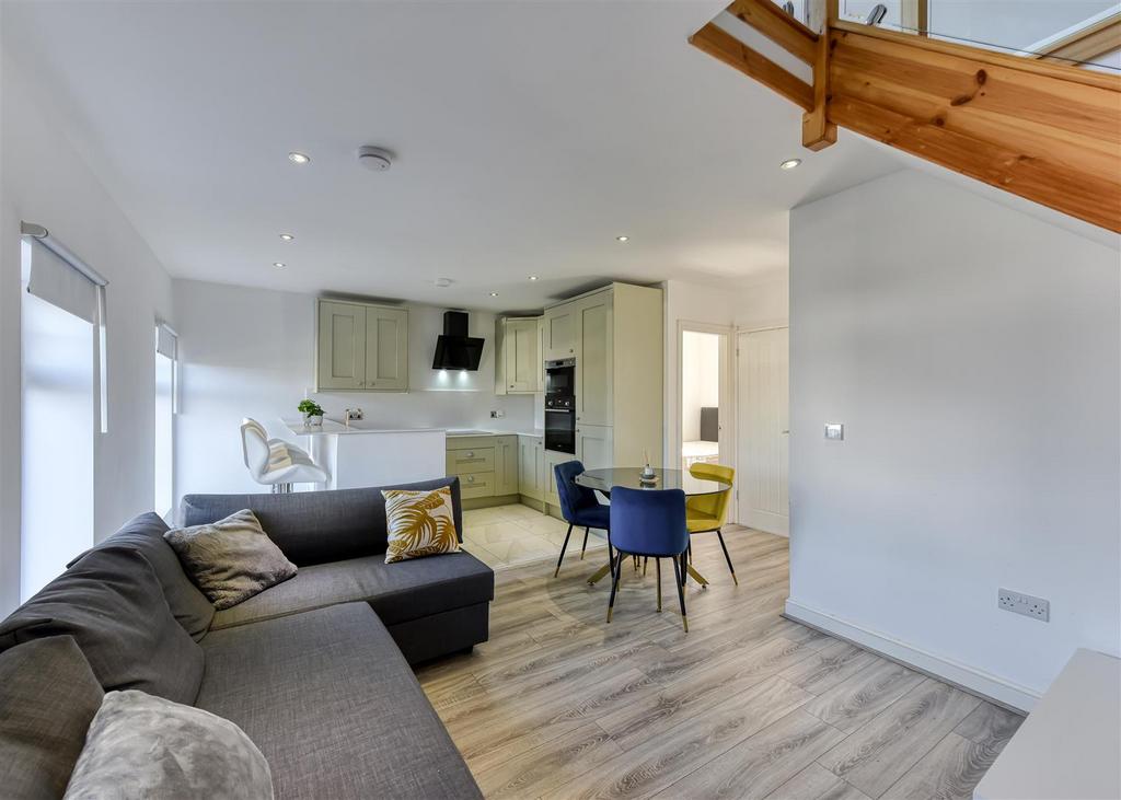 Beacon House, Apartment 11-17.jpg