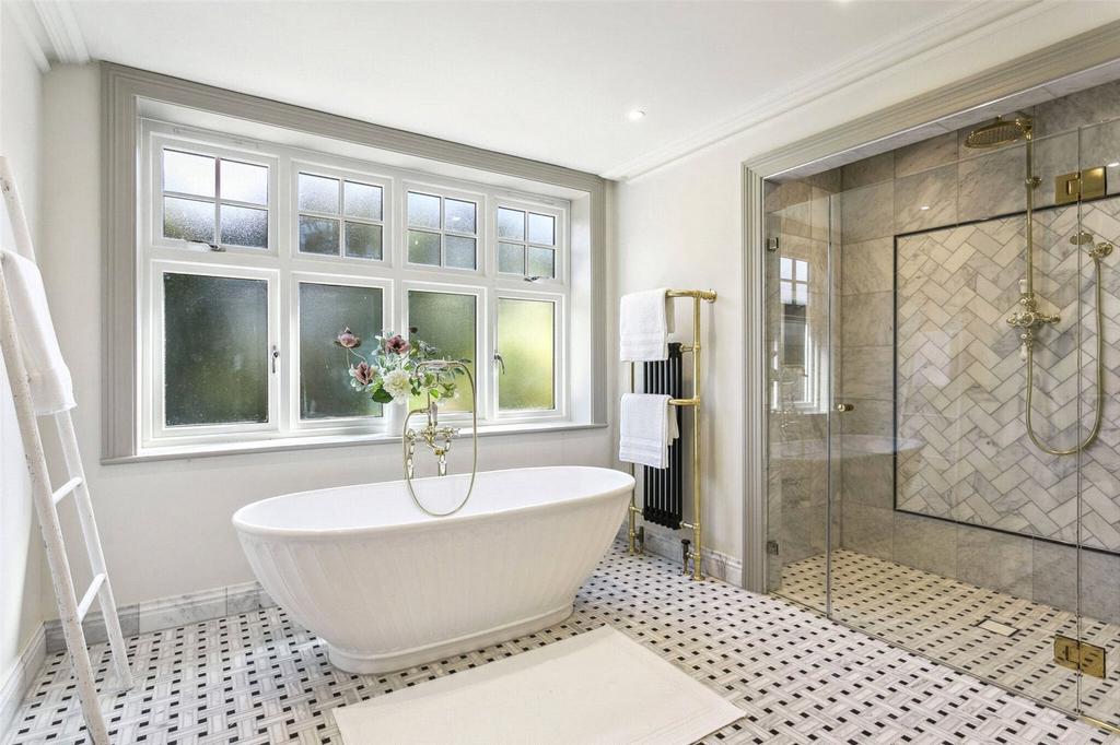 Main En-Suite