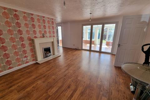 4 bedroom detached house to rent, Monarch Close, Birstall, Leicester, LE4