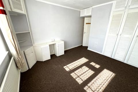 3 bedroom flat to rent, Suffolk Road, Ilford IG3