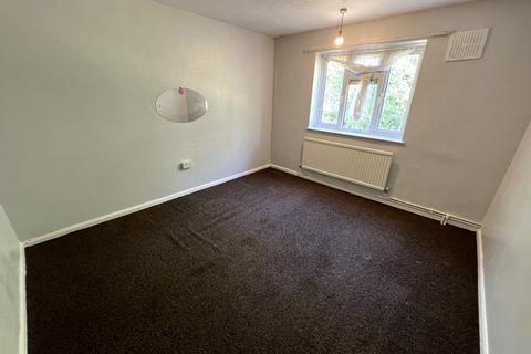 3 bedroom flat to rent, Suffolk Road, Ilford IG3