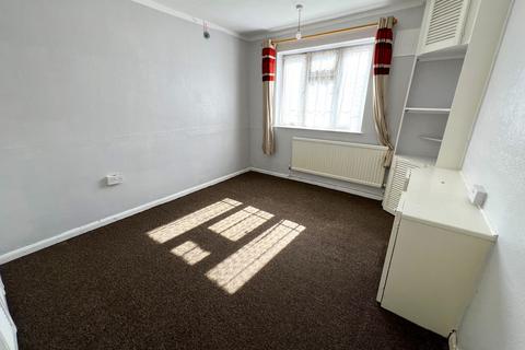 3 bedroom flat to rent, Suffolk Road, Ilford IG3