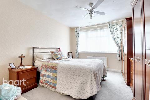 2 Sexton Close, Rainham, RM13 8BH