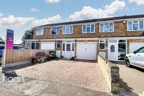 2 Sexton Close, Rainham, RM13 8BH