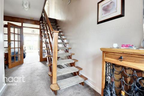 2 Sexton Close, Rainham, RM13 8BH