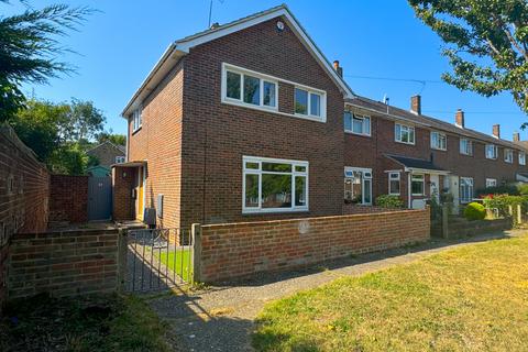 3 bedroom end of terrace house to rent, Ajax Road, Rochester, Kent, ME12UY