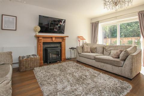 3 bedroom semi-detached house for sale, Elm Gardens, Mountnessing, Brentwood