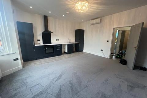 2 bedroom flat to rent, 39A Railway Street, Chatham ME4