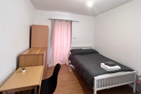 Studio to rent, Mill Lane, London