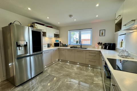 4 bedroom detached house for sale, Polegate, East Sussex, BN26