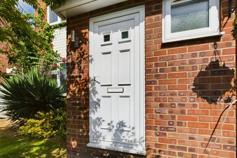 46 Bruce Close, Haywards Heath, RH16 4QE